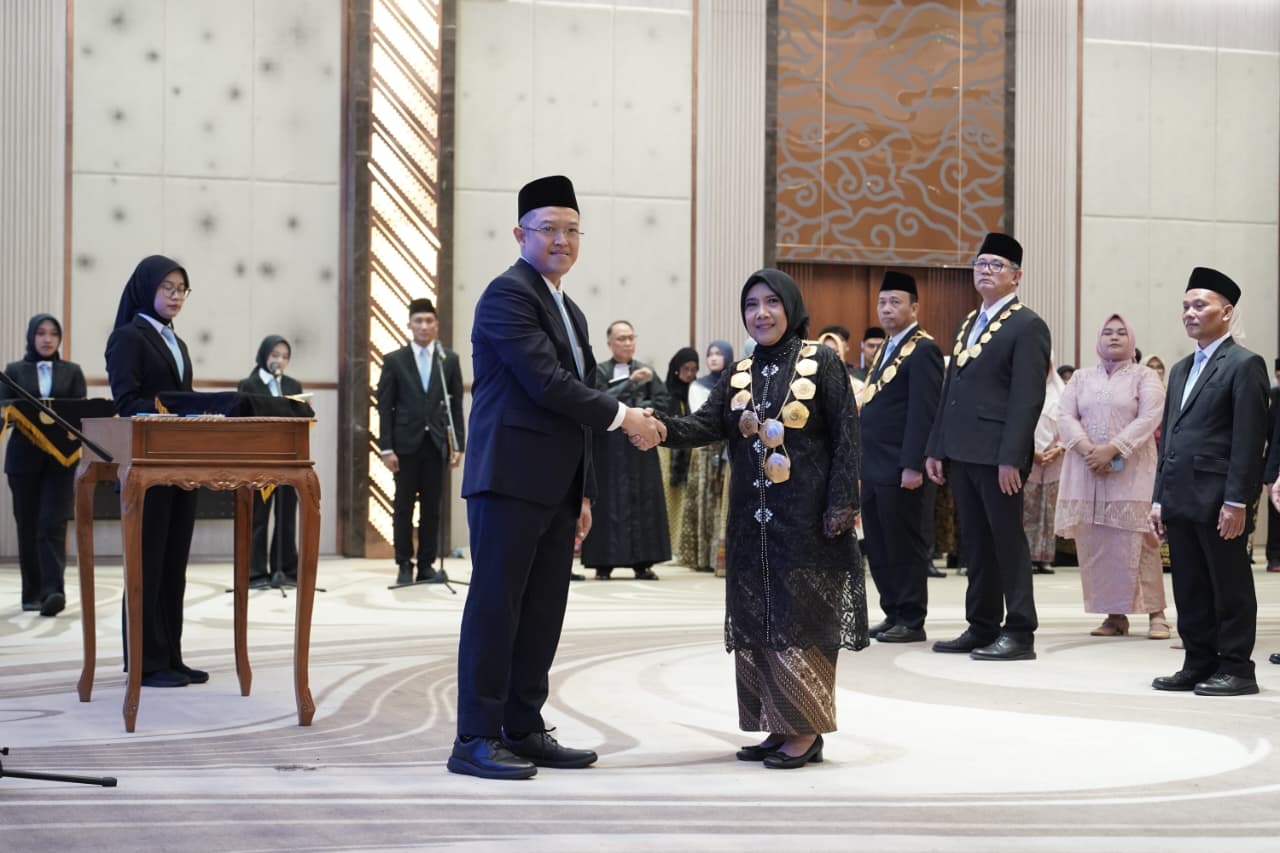 Kemdiktisaintek Ingatkan Kolaborasi dan Inovasi dalam Pelantikan Rektor UPN Veteran Jatim