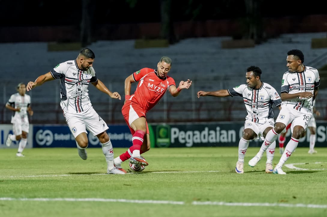 10 Pemain Persipura Kalahkan De Red 3-1 di Tambaksari